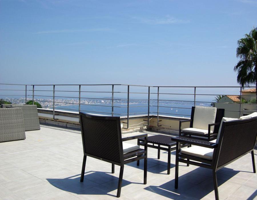 Villa Alamp#Supercannes #Golfejuan #Cannes #Mediterraneanpanoramicview #Piscine #Rooftop # Verymodern #Openliving #Closebeach #Closecapantibes วาลูริส ภายนอก รูปภาพ